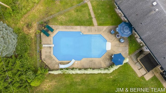 18019 Mohawk Drive, Spring Lake, MI 49456