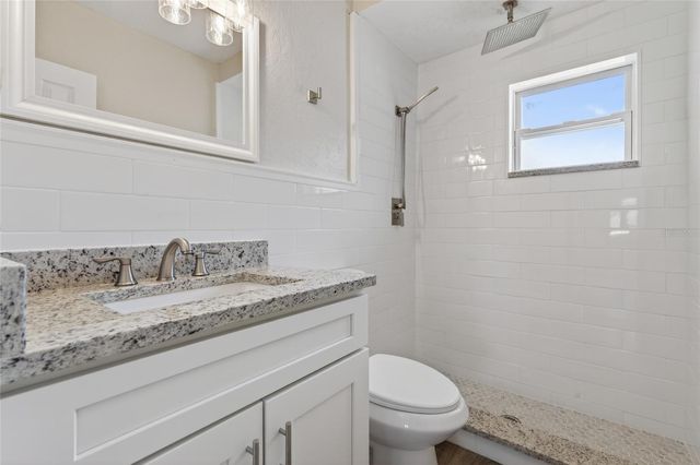 2080 DOUGLAS AVENUE, Clearwater, FL 33755