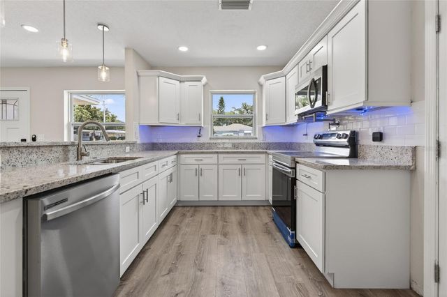 2080 DOUGLAS AVENUE, Clearwater, FL 33755