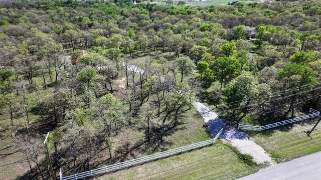 246 Silver Lakes Drive, Sunset, TX 76270