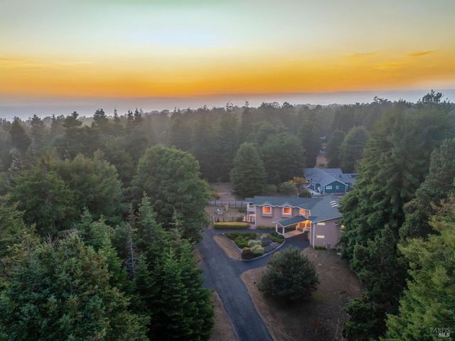 16611 Pearl Ranch Rd, Fort Bragg, CA 95437