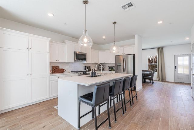 379 Aria S, Madera, CA 93636