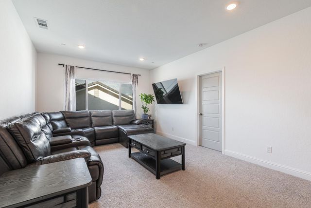 379 Aria S, Madera, CA 93636