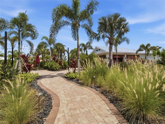 3262 HILLTOP CIRCLE, Bradenton, FL 34211