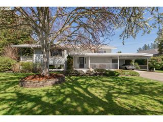 185 W ORIOLE Dr, Roseburg, OR 97471
