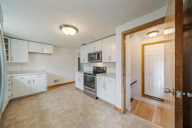 408 W LINCOLN AVENUE, Little Chute, WI 54140