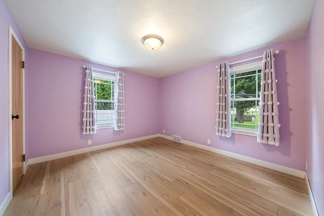 408 W LINCOLN AVENUE, Little Chute, WI 54140