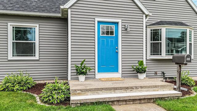 408 W LINCOLN AVENUE, Little Chute, WI 54140