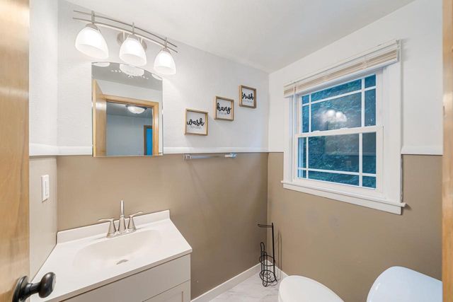 408 W LINCOLN AVENUE, Little Chute, WI 54140