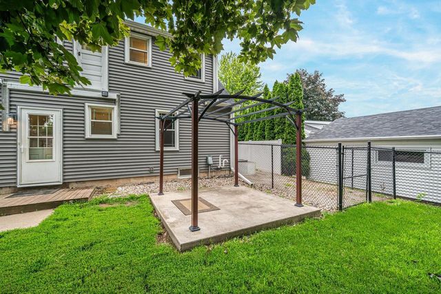 408 W LINCOLN AVENUE, Little Chute, WI 54140