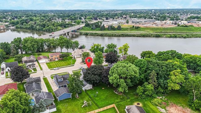 408 W LINCOLN AVENUE, Little Chute, WI 54140