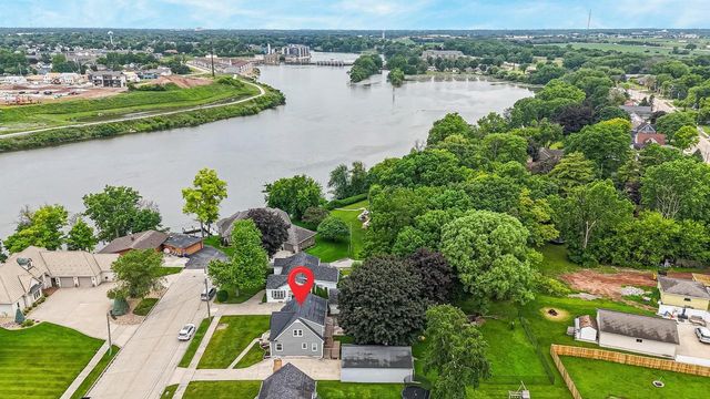 408 W LINCOLN AVENUE, Little Chute, WI 54140