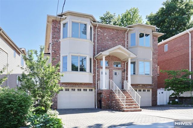 423 Lafayette Avenue, Cliffside Park, NJ 07010