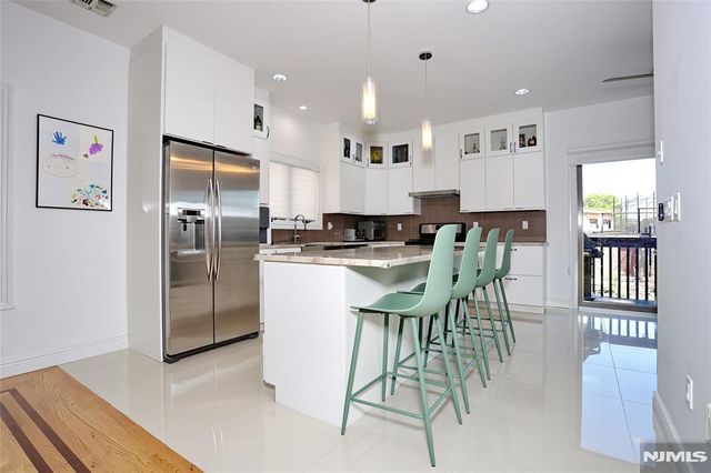 423 Lafayette Avenue, Cliffside Park, NJ 07010