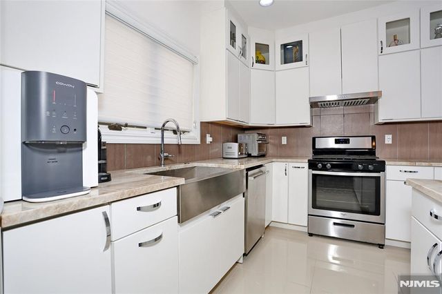 423 Lafayette Avenue, Cliffside Park, NJ 07010