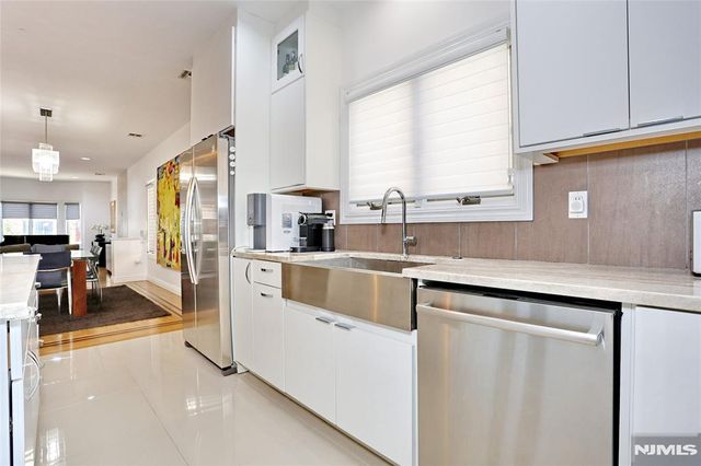 423 Lafayette Avenue, Cliffside Park, NJ 07010