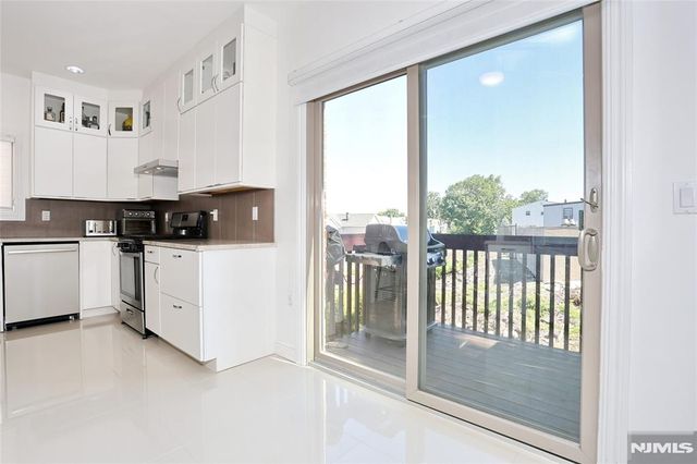 423 Lafayette Avenue, Cliffside Park, NJ 07010