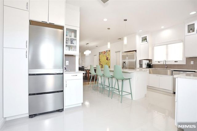 423 Lafayette Avenue, Cliffside Park, NJ 07010