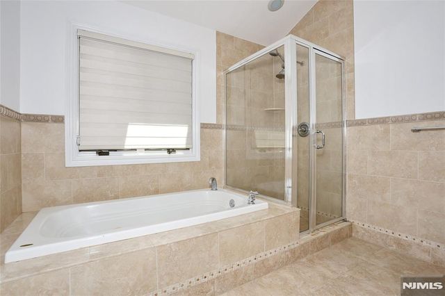 423 Lafayette Avenue, Cliffside Park, NJ 07010