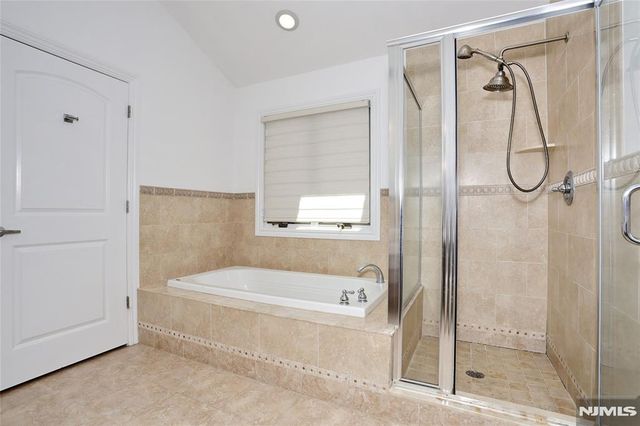 423 Lafayette Avenue, Cliffside Park, NJ 07010