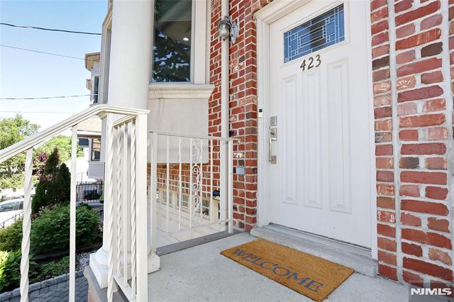 423 Lafayette Avenue, Cliffside Park, NJ 07010