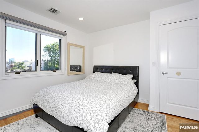 423 Lafayette Avenue, Cliffside Park, NJ 07010