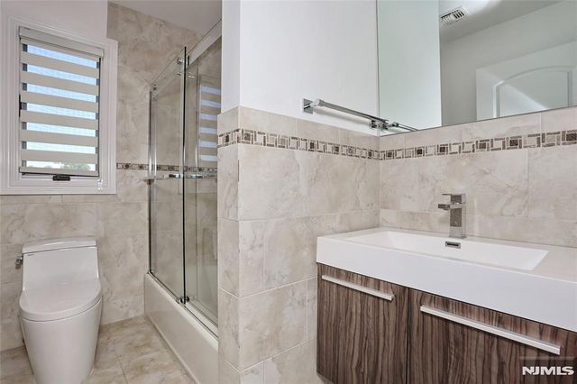 423 Lafayette Avenue, Cliffside Park, NJ 07010