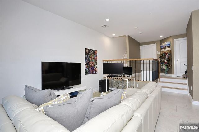 423 Lafayette Avenue, Cliffside Park, NJ 07010
