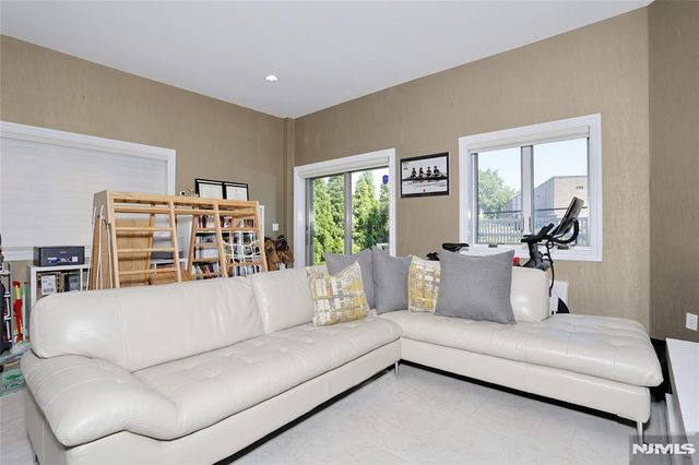 423 Lafayette Avenue, Cliffside Park, NJ 07010