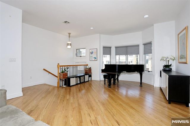 423 Lafayette Avenue, Cliffside Park, NJ 07010