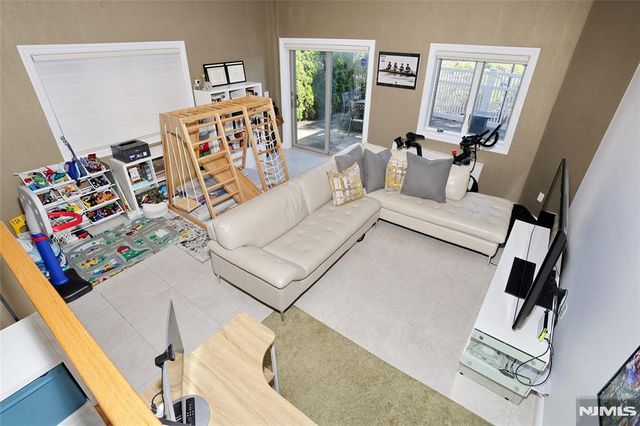 423 Lafayette Avenue, Cliffside Park, NJ 07010