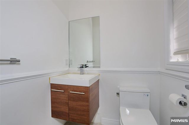 423 Lafayette Avenue, Cliffside Park, NJ 07010