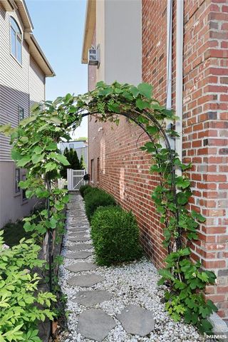 423 Lafayette Avenue, Cliffside Park, NJ 07010