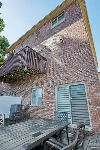 423 Lafayette Avenue, Cliffside Park, NJ 07010
