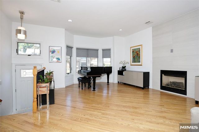 423 Lafayette Avenue, Cliffside Park, NJ 07010