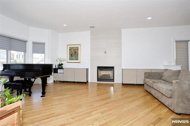 423 Lafayette Avenue, Cliffside Park, NJ 07010