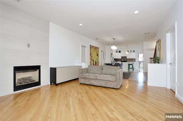 423 Lafayette Avenue, Cliffside Park, NJ 07010