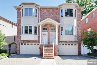 423 Lafayette Avenue, Cliffside Park, NJ 07010