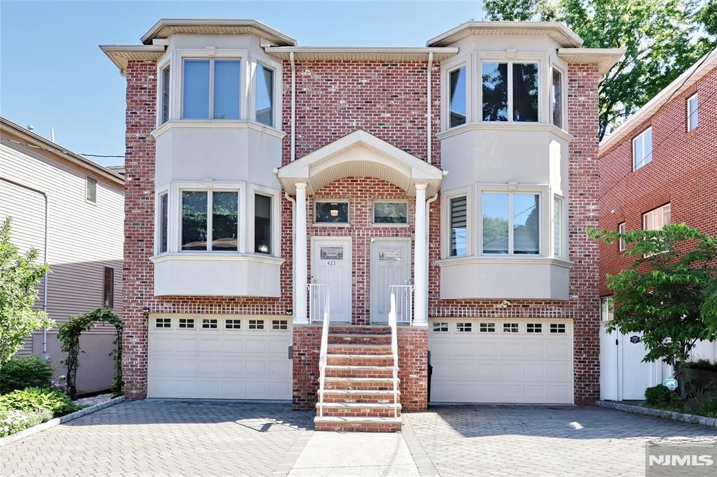 423 Lafayette Avenue, Cliffside Park, NJ 07010