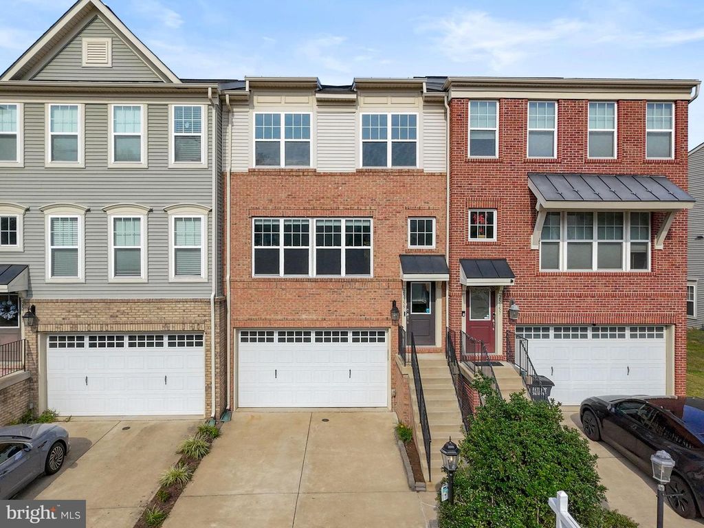 25359 WAKESTONE PARK TER, Chantilly, VA 20152
