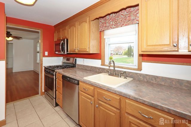 2 Mohawk Drive, Cranford, NJ 07016
