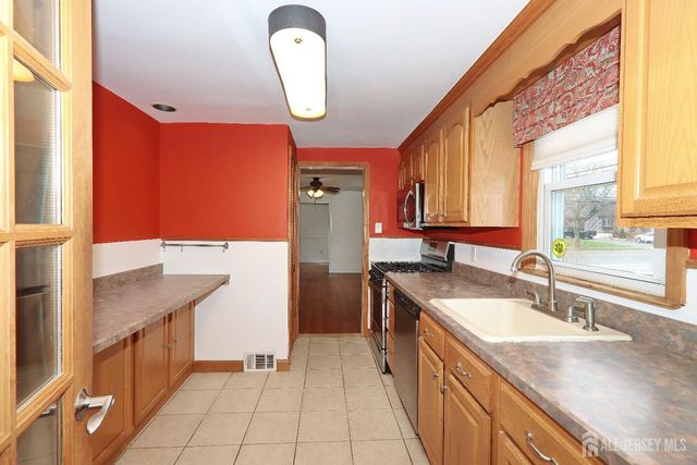 2 Mohawk Drive, Cranford, NJ 07016