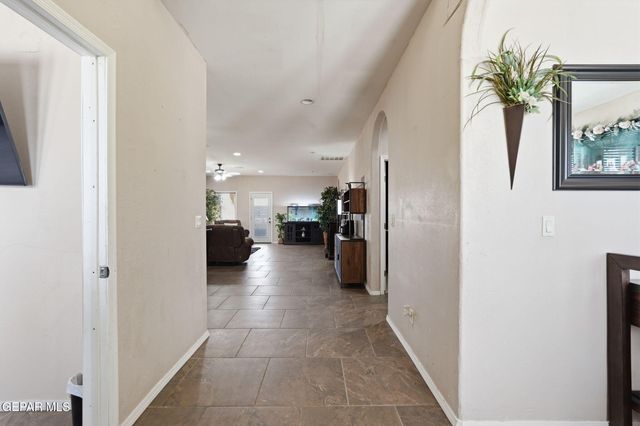 282 VIA CUMBRE LINDA Circle, El Paso, TX 79928
