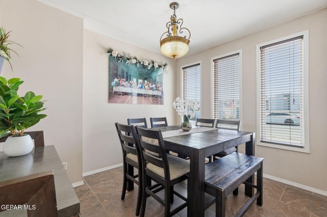282 VIA CUMBRE LINDA Circle, El Paso, TX 79928