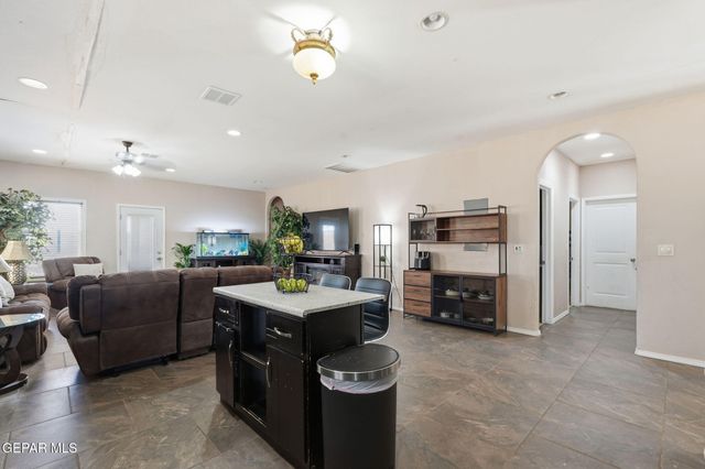 282 VIA CUMBRE LINDA Circle, El Paso, TX 79928