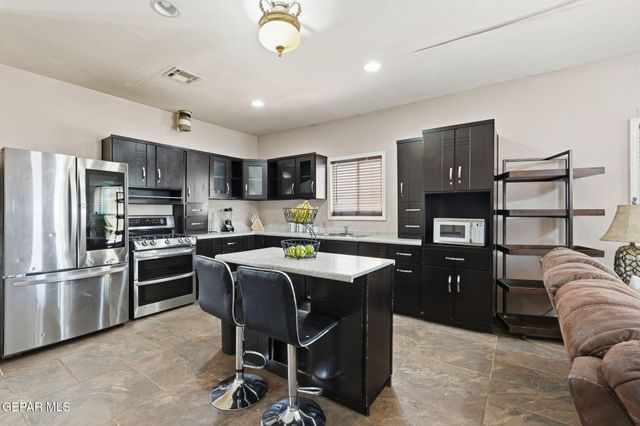 282 VIA CUMBRE LINDA Circle, El Paso, TX 79928