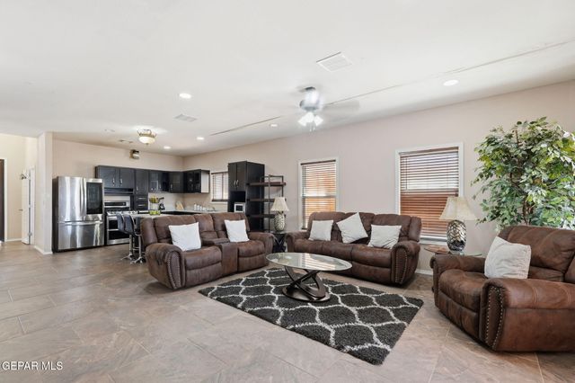 282 VIA CUMBRE LINDA Circle, El Paso, TX 79928