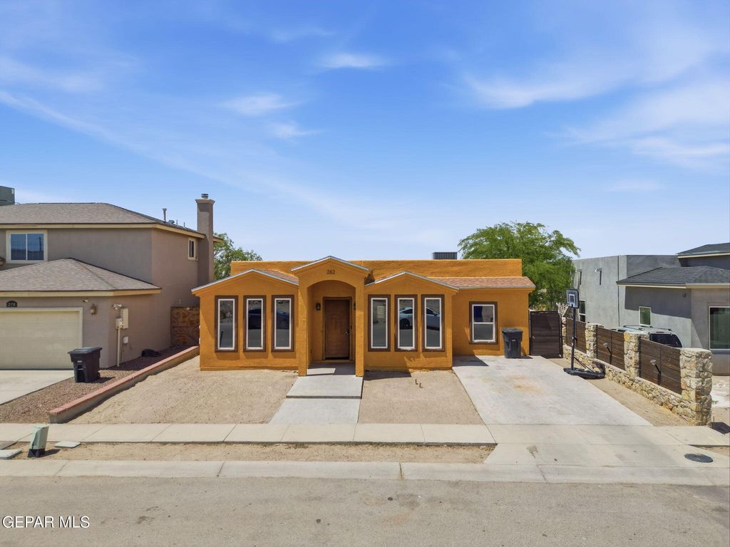 282 VIA CUMBRE LINDA Circle, El Paso, TX 79928