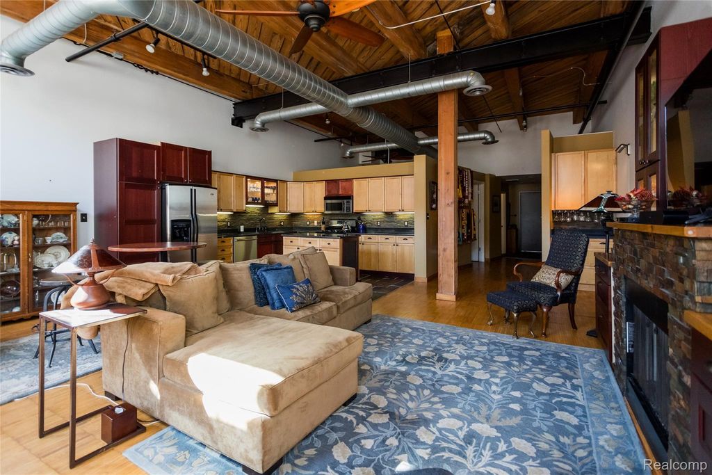 200 River Place 32, Detroit, MI 48207