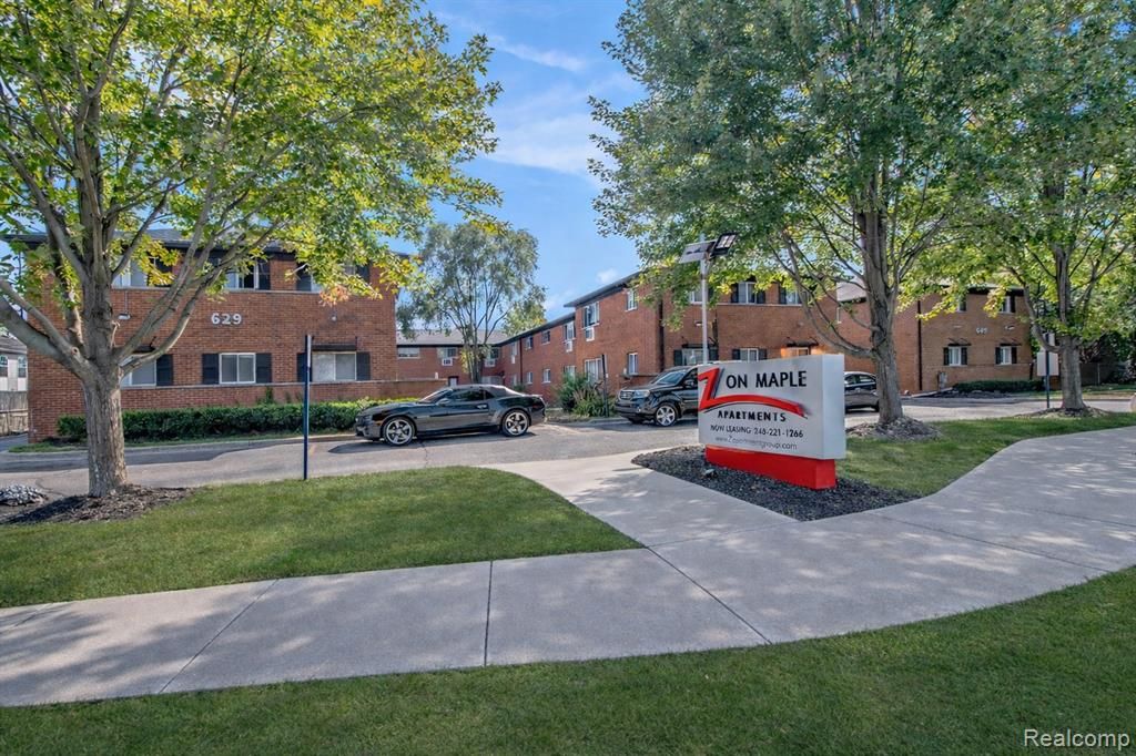 629 Maple Rd 10, Clawson, MI 48017